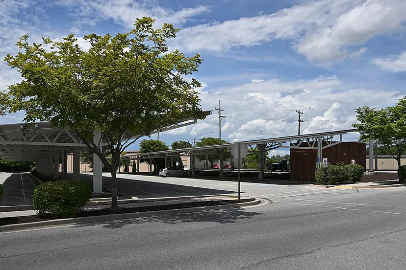 solar carport parkeren overkapping cc by 40 wikipedia g edward johnson