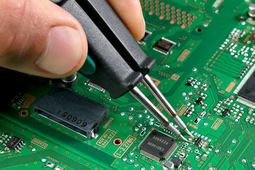 soldering cc by sa 30 wikipedia commons aisart