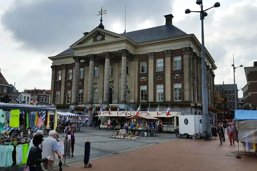 stadhuis grote markt en markt