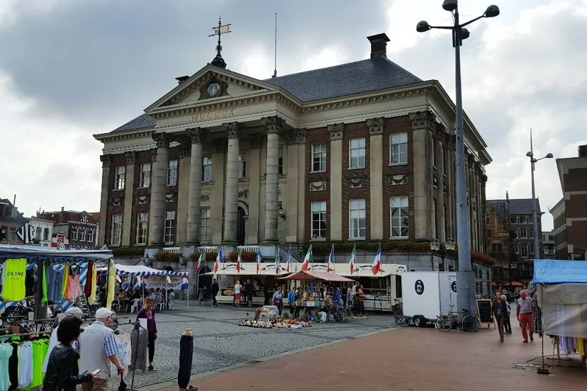 stadhuis grote markt en markt e1542198605273
