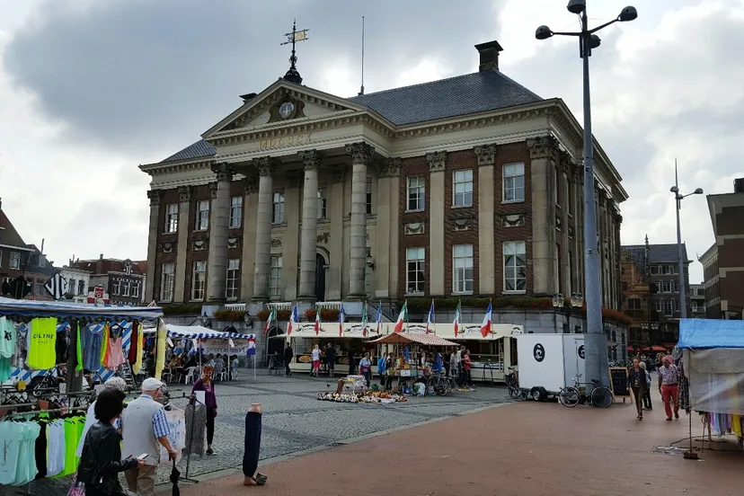 stadhuis grote markt en markt
