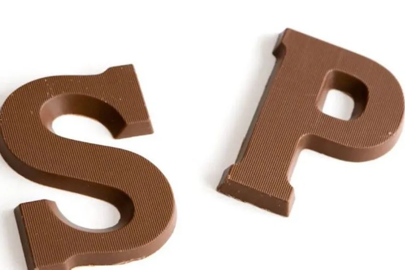 stukjes kunststof chocoladeletter e1542960860302