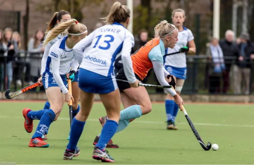 susan keuning ghhc slalomt met de bal foto jacob gunter