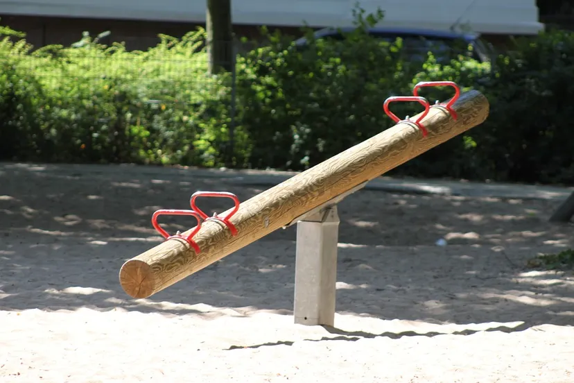 swing 856521 960 720 speeltuin