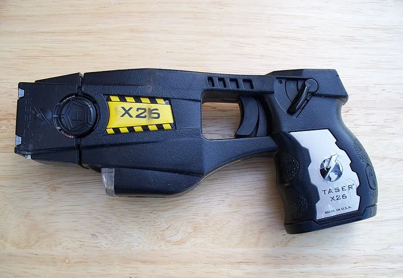 taser ccby sa30 wikipedia commoms junglecat