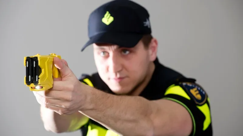 taser in close up politienl