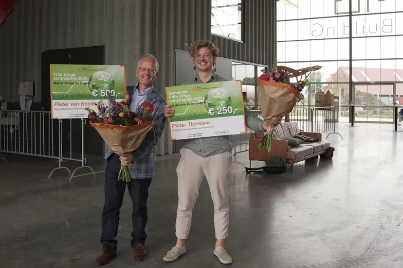 unnamed 2021 07 03t123827893 winnaars frits droge scriptieprijs pieter van hoeken en denise lee