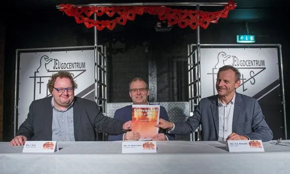 vlnr dhr j kuin burgemeester gemeente pekela dhr h nederveen wethouder gemeente zuidhorn