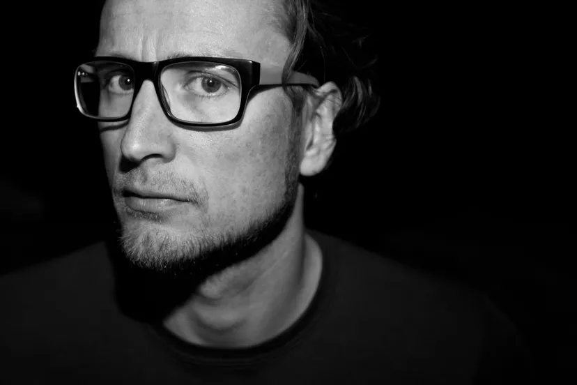 vrijdag persfoto cabaretier pieter jouke fotograaf thierry schut