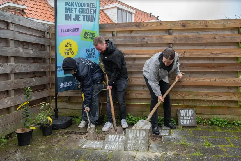 wethouder wipt eerste tegel nk tegelwippen 2024