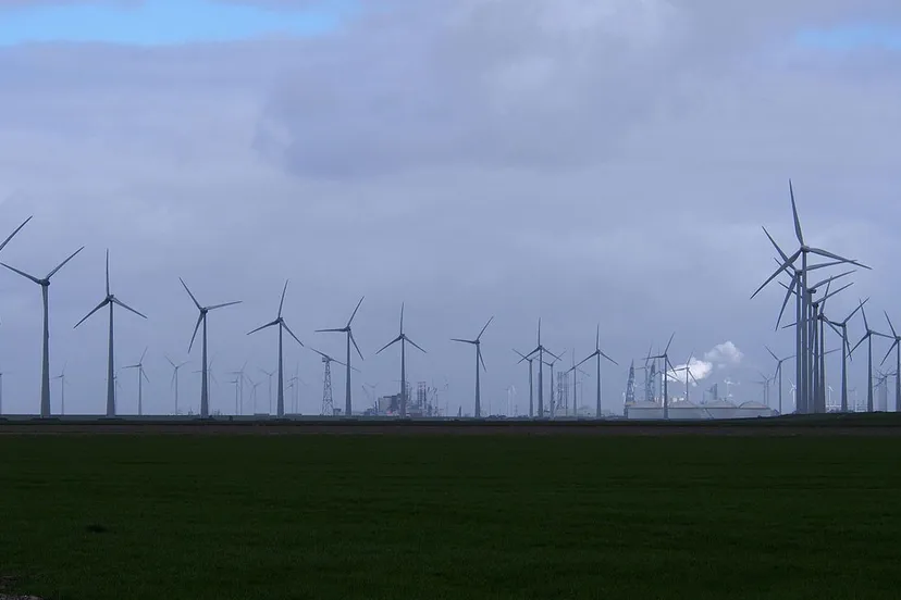 windmolens eemshaven cc by sa 40 wikipedia commons baykedevries