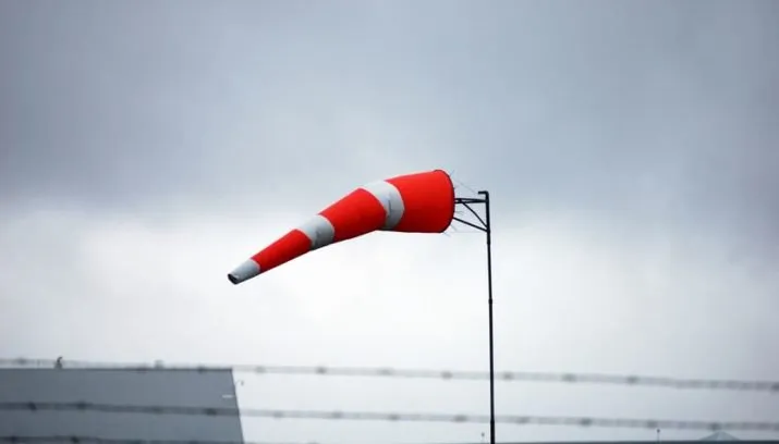 windsock cc by 20 creative commons flickr webhamster 715x408 wind