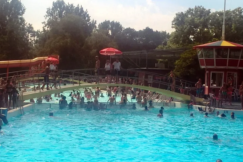 wp 20150806 14 46 00 pro zwembad