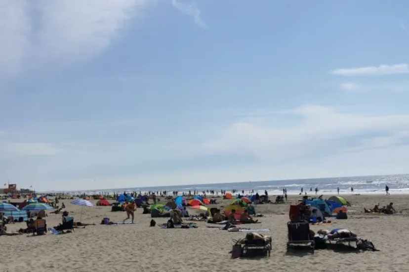 zee strand sint maartenszee