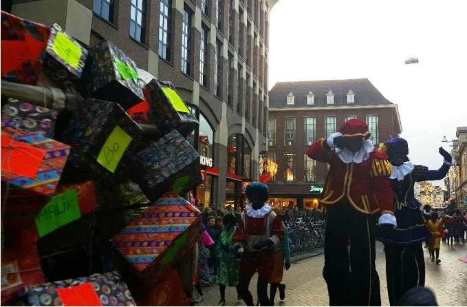 zwarte piet en cadeaus