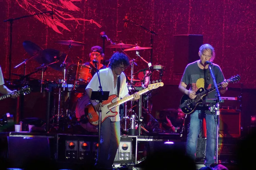 neil young crazy horse cc by sa 20 wikipedia flickr by shane hirschman