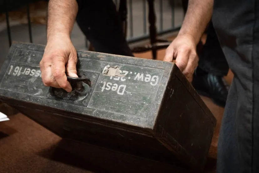 niet weggooien tour in oorlogsmuseum middelstum foto joost nuijten