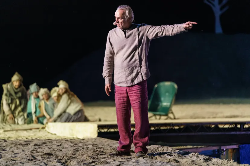 Zummerbühne_Gronieken_Scenefoto_RBF09198_@Reyer Boxem