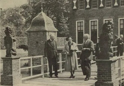 Bezoek koningin Juliana aan Menkemaborg 28 mei 1954 Ommelander Courant