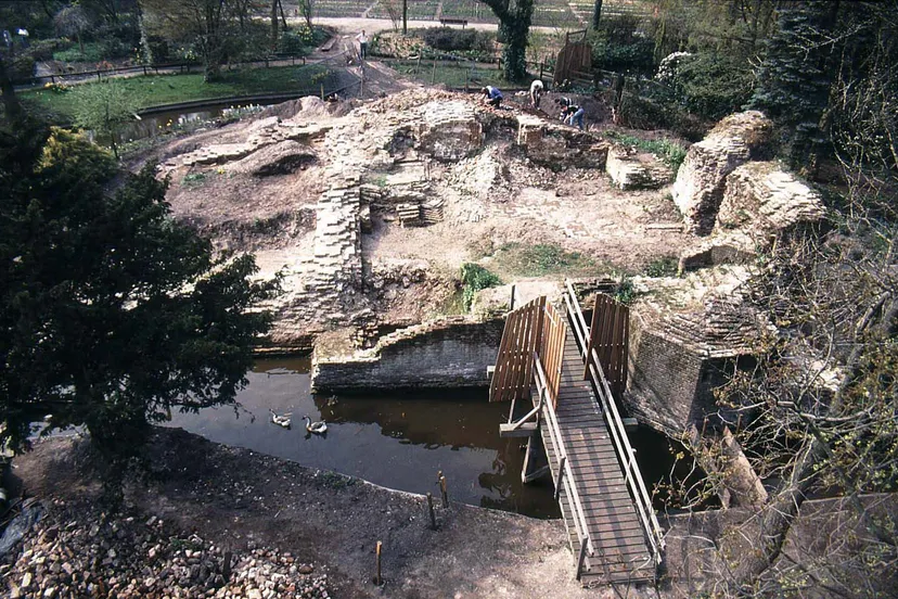1 opgraving huis ter kleef 1990 1994 foto bureau archeologie haarlem 1