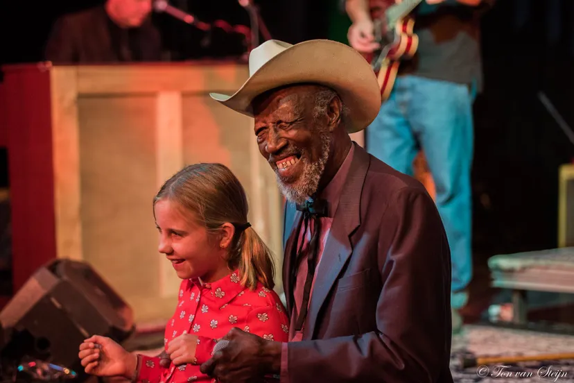 69330583 2313036995462220 355874294292545536 o