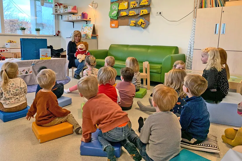 feest met het voorleeskastje bij hero kindercentra