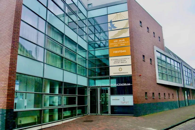 foto 100 jaar gouden rozenkruis gevel zakstraat haarlem