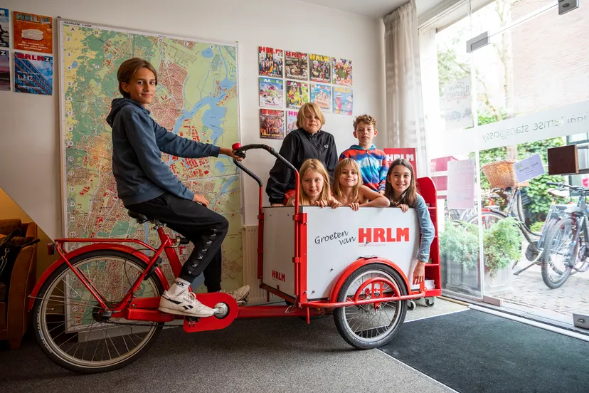 kinderredactie hrlm stadsglossy in bakfiets fotografie linda llambias