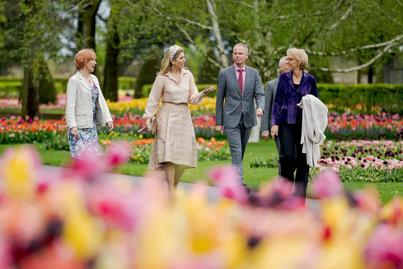 koningin maxima geniet van keukenhof