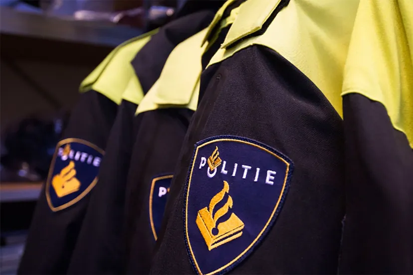 logo op uniformjas politie