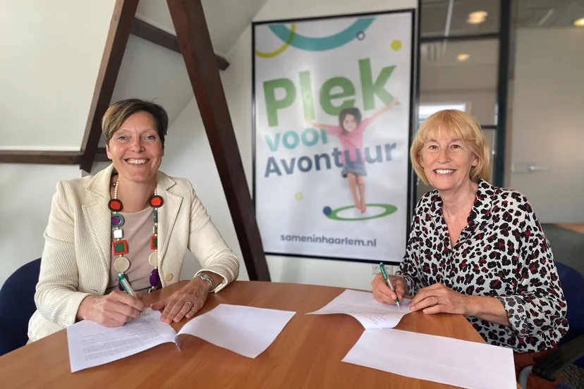 ondertekening juridische fusie hero kindercentra maureen posthumus en annelies zoomers