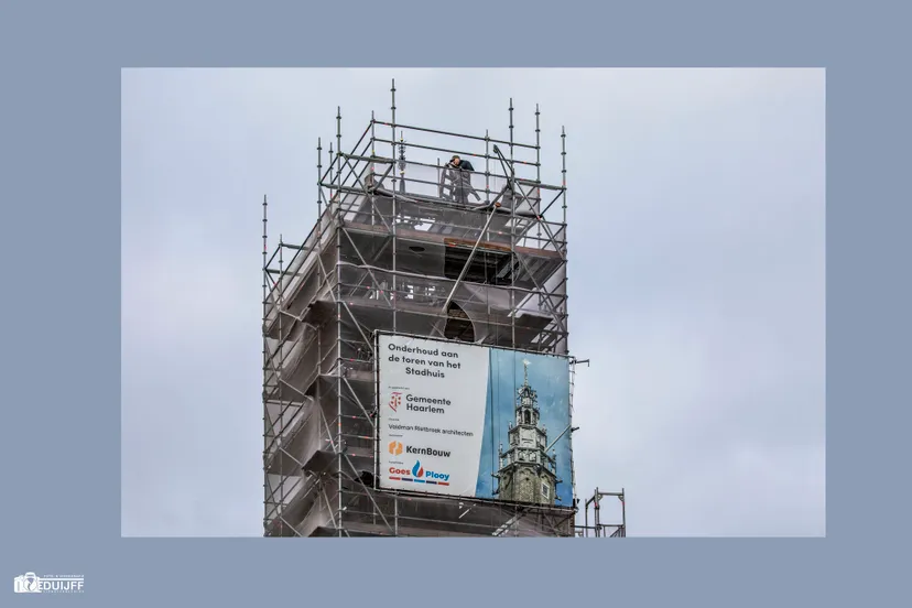 toren stadhuis uitgelicht