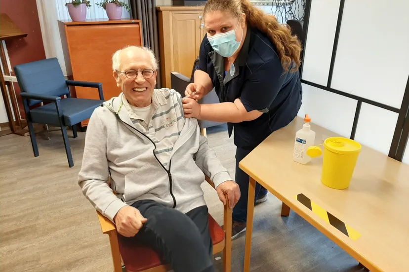 vaccineren eerste bewoner sint jacob 28 januari 2021