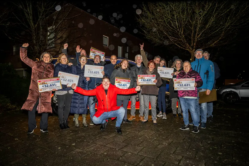 inwoners uit hoofddorp verdelen 1 miljoen euro van de postcode loterij