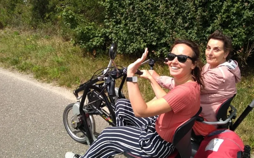 kim en haar moeder1 915x518