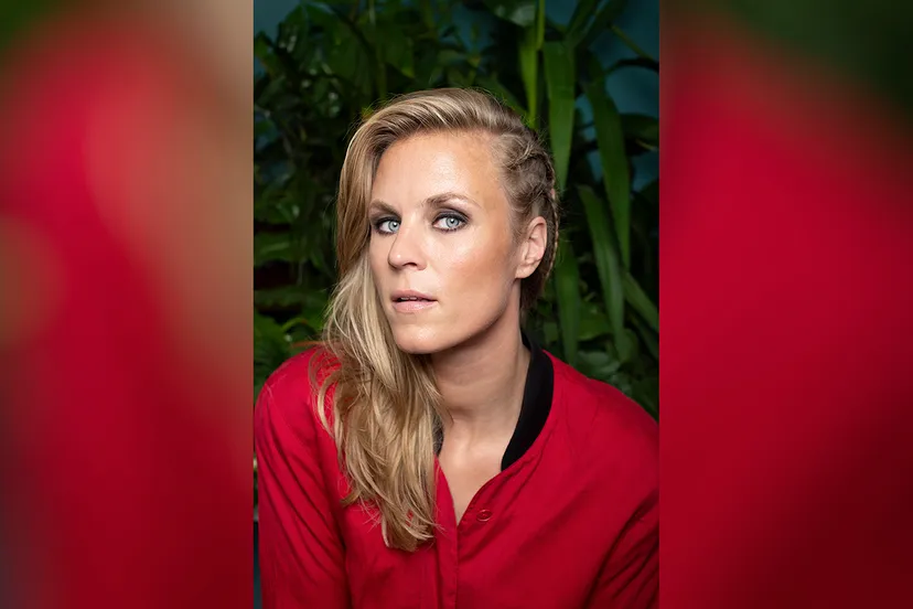 lonneke dort fotograaf joshua bakarbessy 2324 staand 2 vaag kopieren