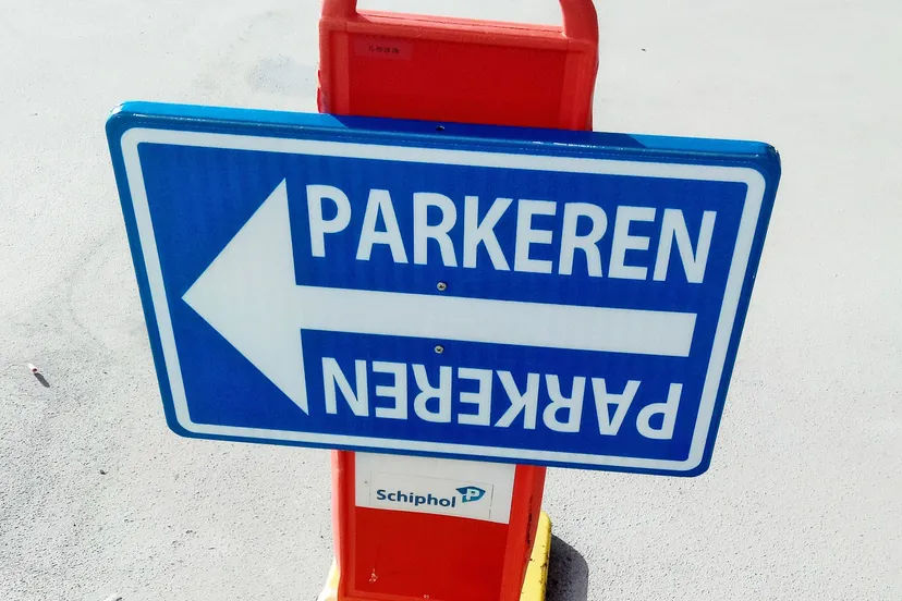 parking arrow sign schiphol 2019 wiki donald trung