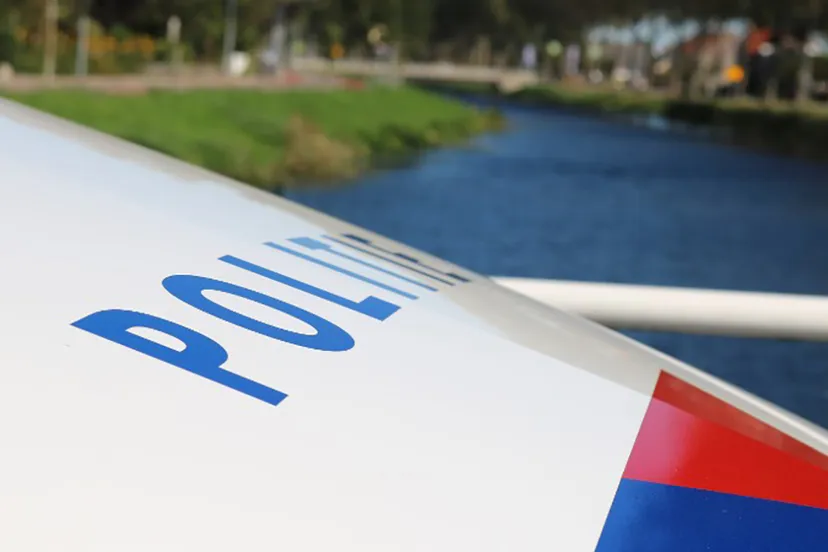 politieauto aan het water logo 01