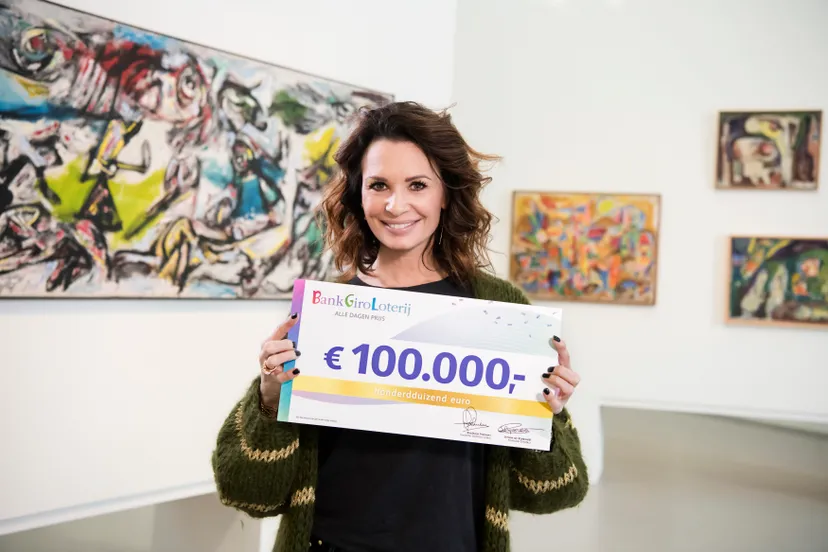 stockfoto bankgiro loterij ambassadeur leontine borsato 100000 euro