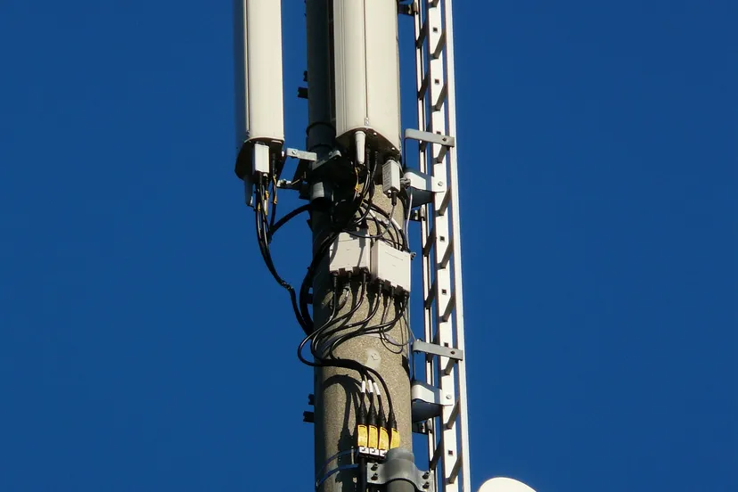 telecom zendmast hans braxmeier pixabay