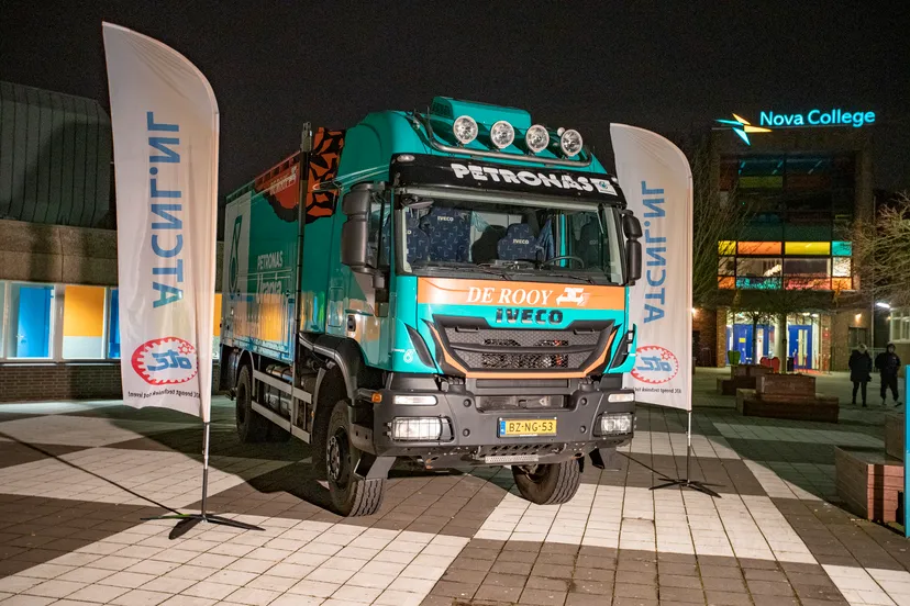 truck de rooy dakar bij nova
