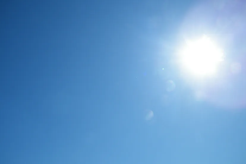 zon met blauwe lucht pixabay