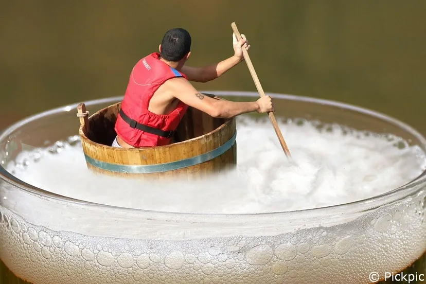 beer afloat drifting indulge e8fc52f6090300fe468a93a55ff50a9f kopieren pickpik