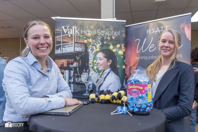 dames vd valk schiphol