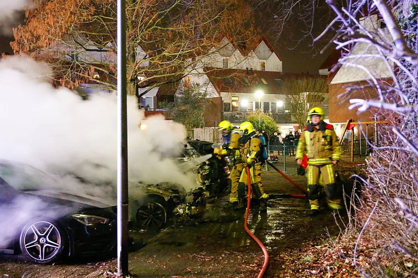 BDFF7275-0909-40DE-A337-AFC023E45D2F