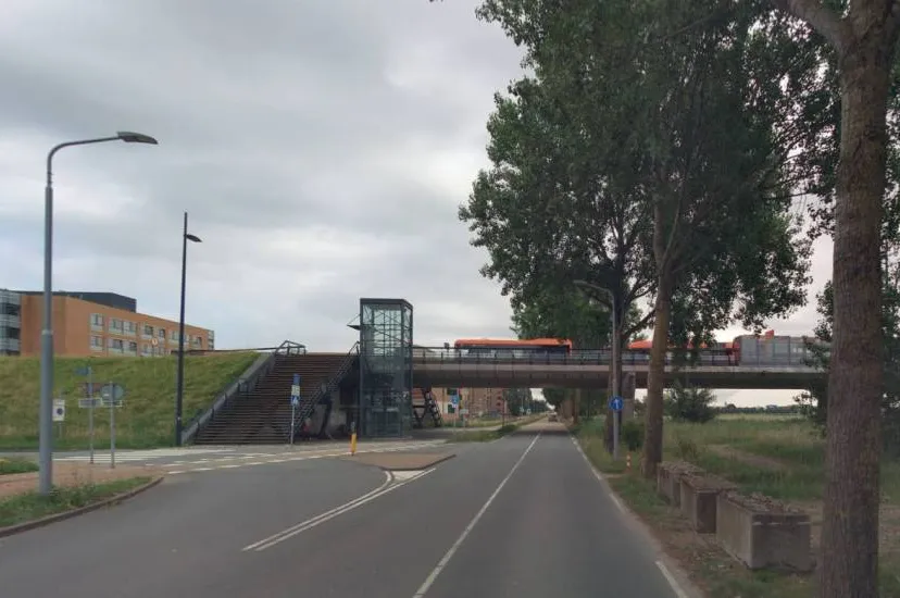 Onderhoud trappen en liften HOV-bushalte Beukenhorst in Hoofddorp (1)