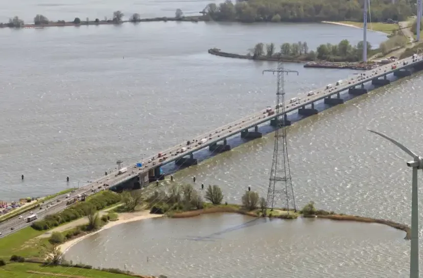 haringvlietbrug van boven tcm26 325152 scaled