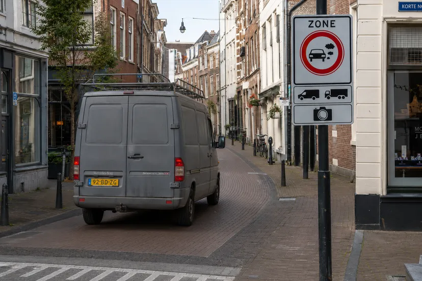 Oude bestelwagen in milieuzone