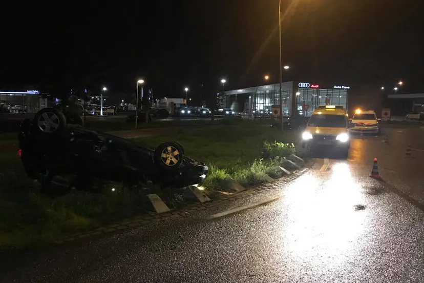 auto eenzijdig ongeval groene zoomweg fb politie harderwijk
