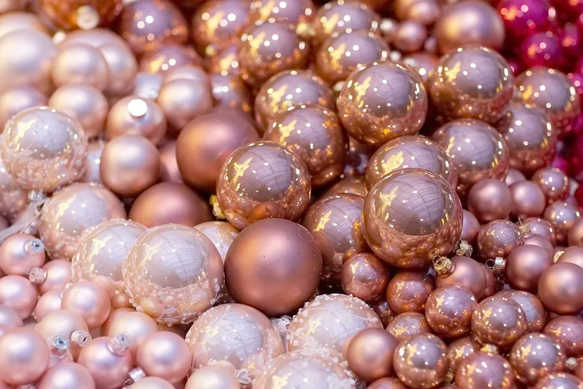 christmas balls 2995437 1920